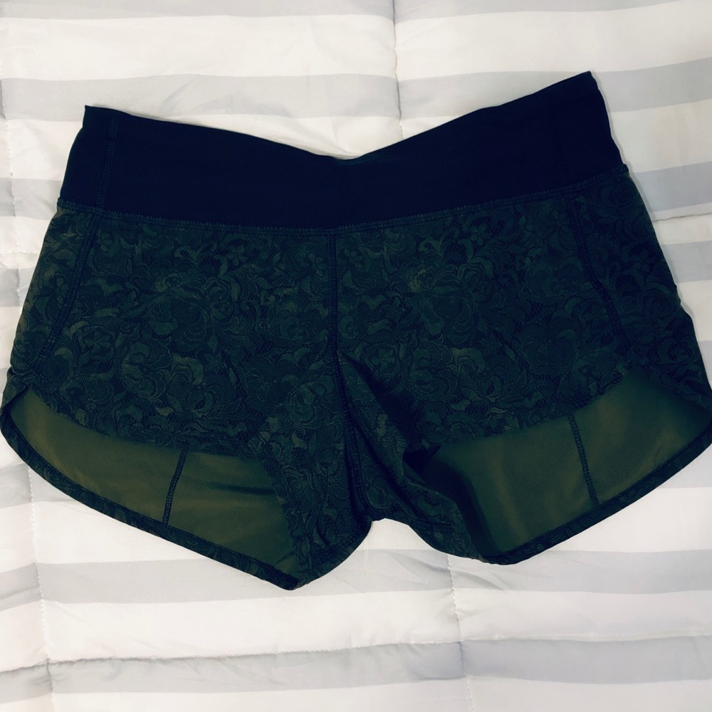 {Lululemon} Lace Print Speed Up Short